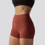 BORN PRIMITIVE Your Go To Booty Shorts -naisten shortsit - Tiilen punainen