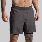 BORN PRIMITIVE The Versatile miesten shortsit (kompressio kerroksella) - Gunmetal